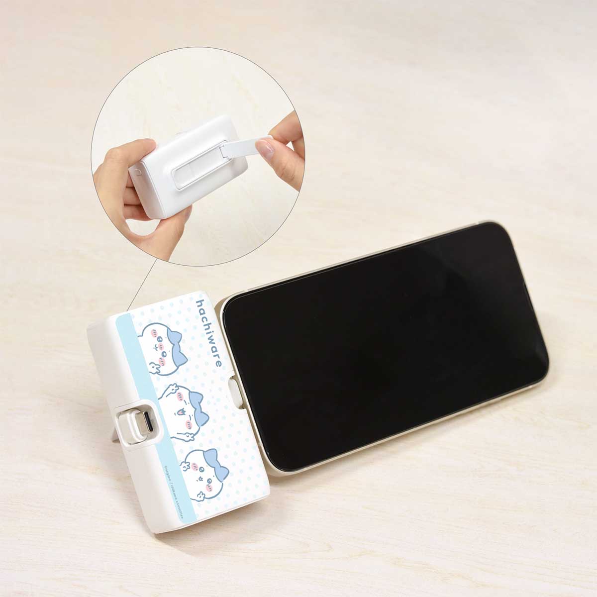 ちいかわ Lightning/Type-Cコネクタ付き リチウムイオン充電器(ハチワレ)