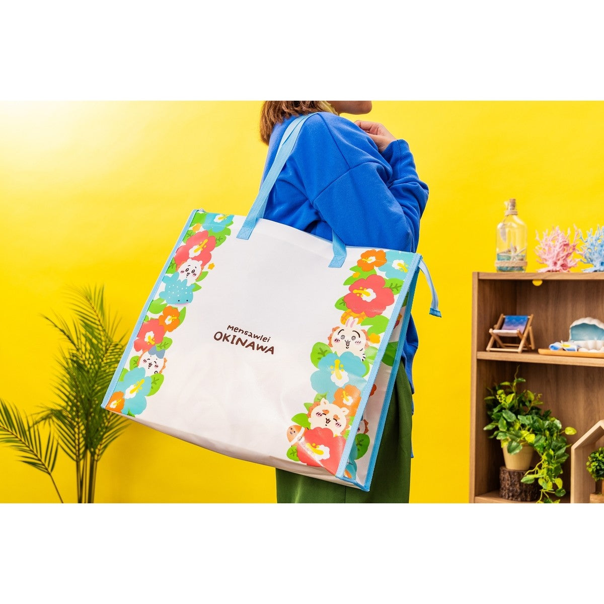 Chiikawa Shisa's Souvenir Shop Souvenir Bag (Hibiscus)