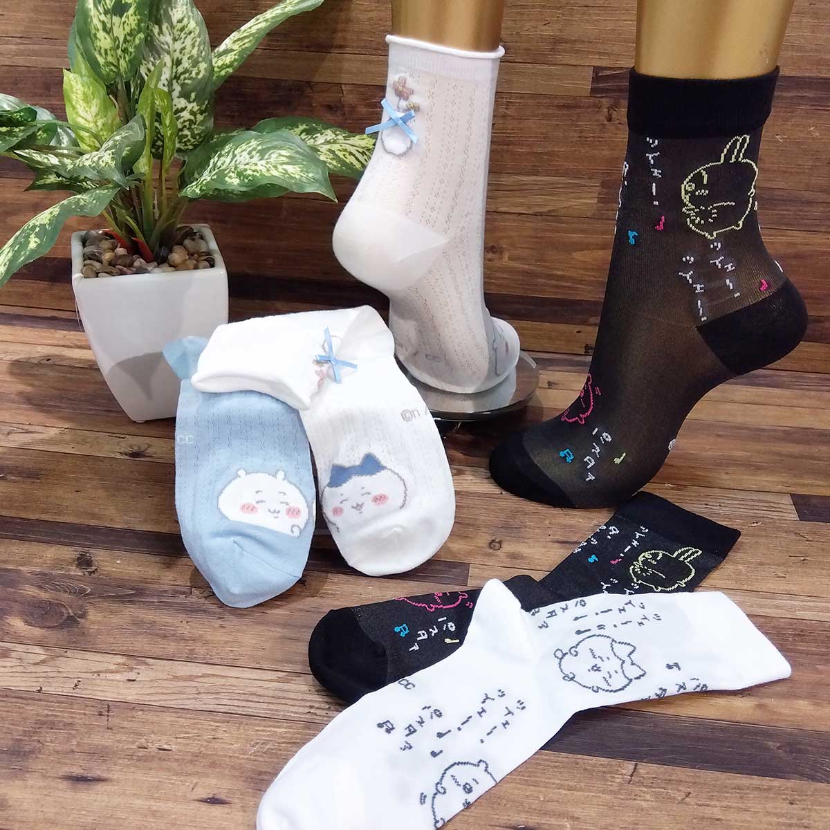 Chiikawa Ribbon Embellished Crew Socks (Off-White) Women's