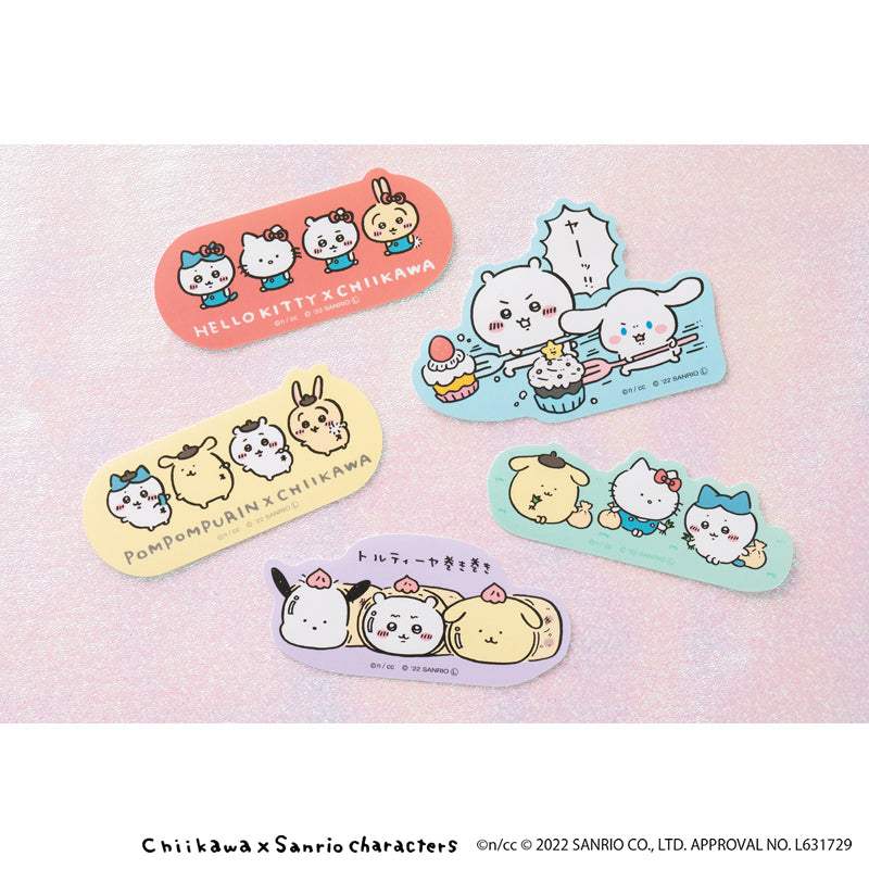 ちいかわ×サンリオキャラクターズ スマホに貼れるサイズのステッカー(草むしり)