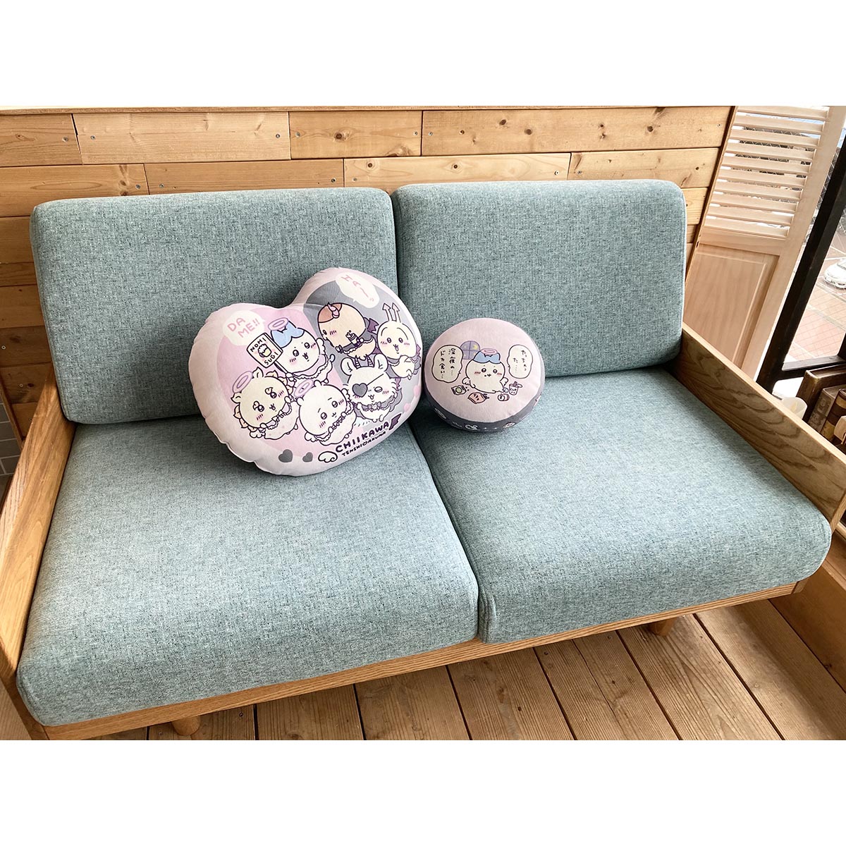 ちいかわ てんし♡あくま パフクッション(ハチワレ)