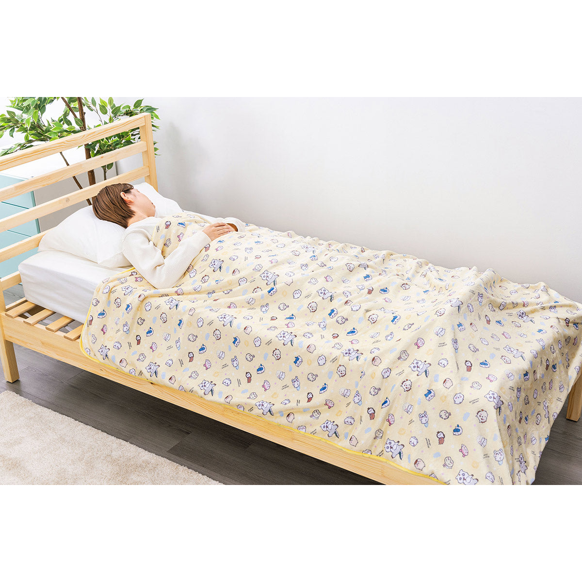 Chiikawa Large Warm Blanket (Pastel Yellow)
