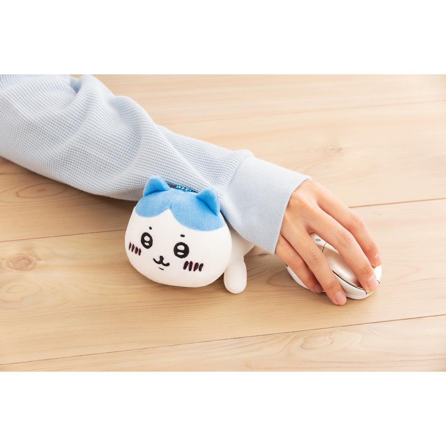 ちいかわ てくびまくらぬいぐるみ（ハチワレ）