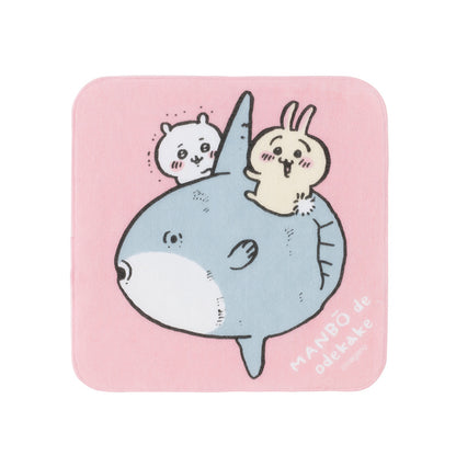 ちいかわ なかよしおでかけハンドタオル（マンボウ）
